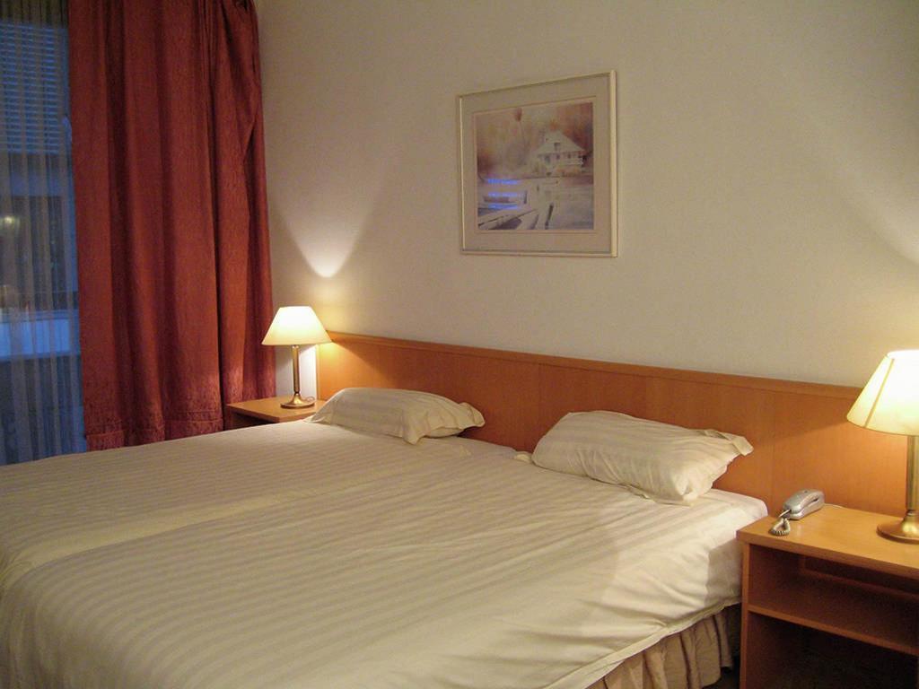 Hotel Keyserlei Anversa Camera foto
